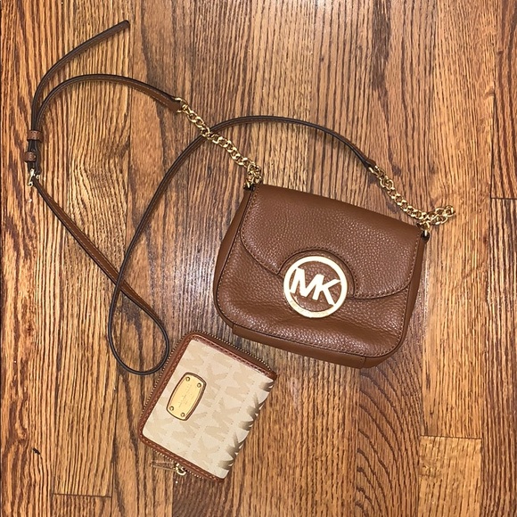 Michael Kors Handbags - Michael Kors Crossbody & wallet